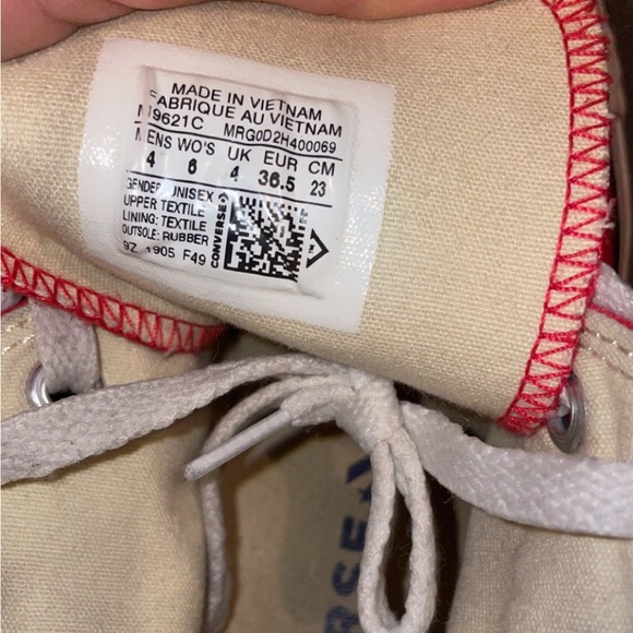 Converse - Picture 2 of 2